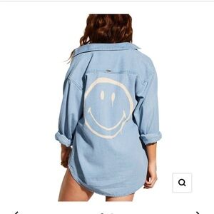 Billabong smiley denim button down shirt size medium